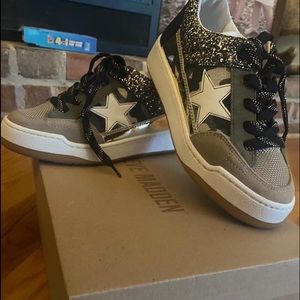 Steven Madden Brand New with box. Size 6.5 never been worn